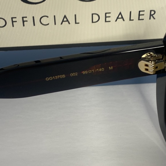 New - GUCCI Blue Logo Mask Unisex Sunglasses
GG1370S 001 99 - Picture 14 of 16